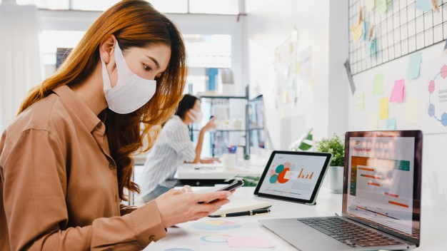 asia-businesswoman-entrepreneur-wearing-face-mask-social-distancing-new-normal-situation-virus-prevention-while-using-laptop-phone-back-work-office_7861-3184