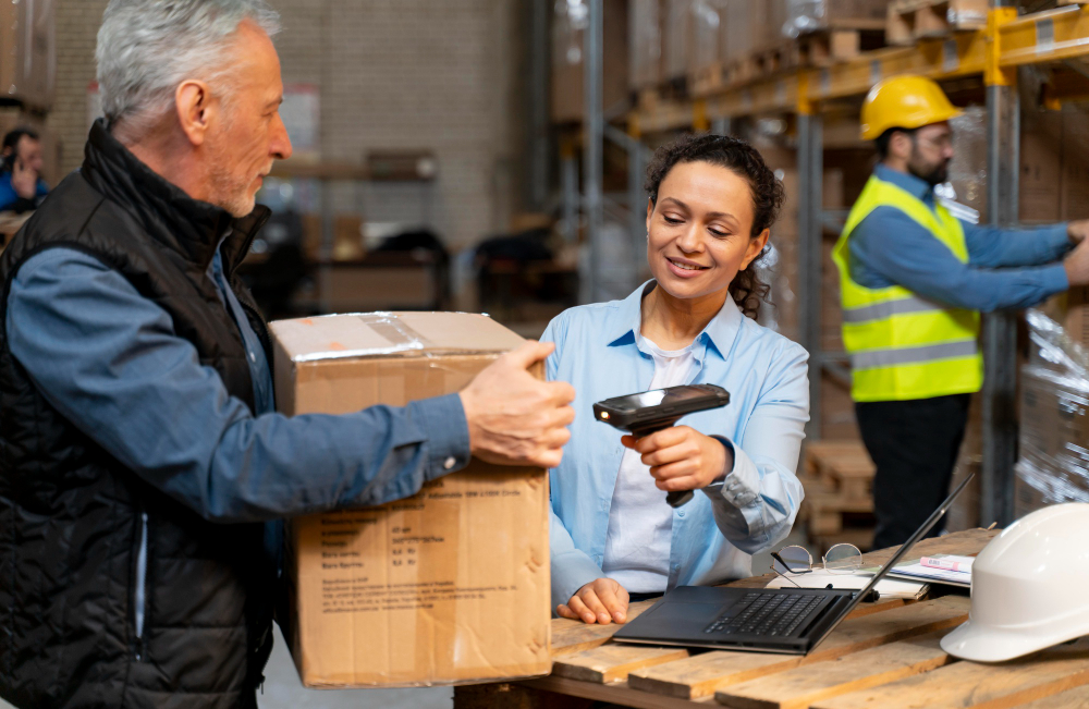 employees-working-warehouse