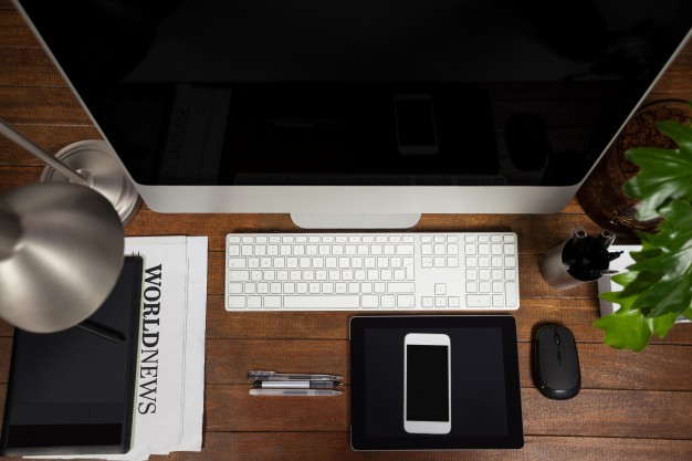 office-desk-with-computer-digital-tablet-mobile-phone_1252-898