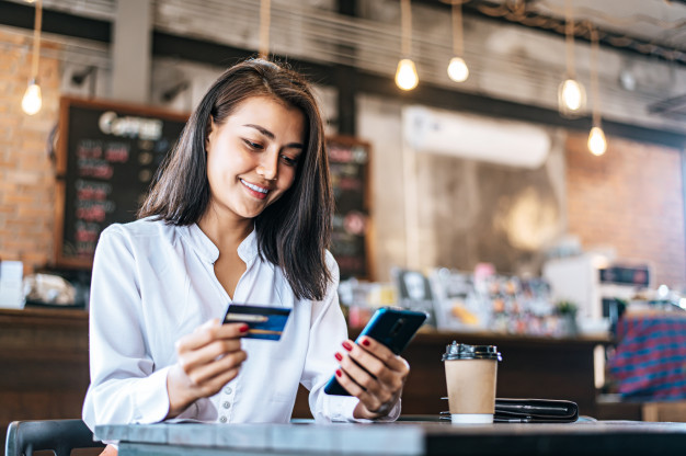 pay-goods-by-credit-card-through-smartphone-coffee-shop_1150-18769