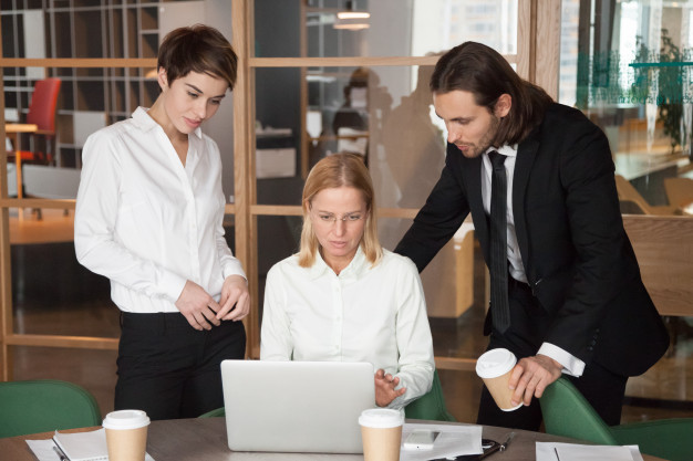 serious-focused-business-team-discussing-online-task-together-office_1163-4773